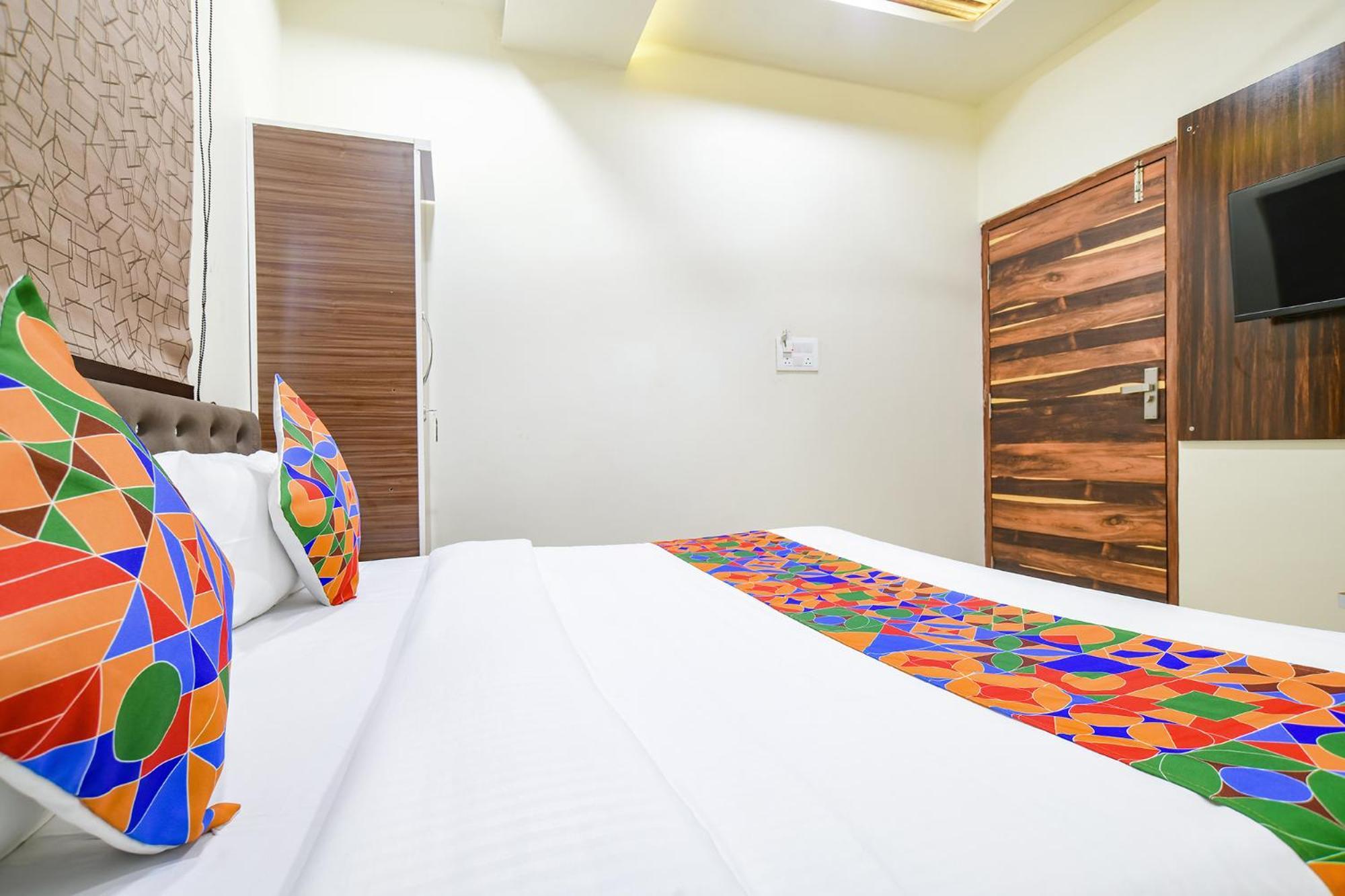 אינדורה Fabhotel Crown Park מראה חיצוני תמונה