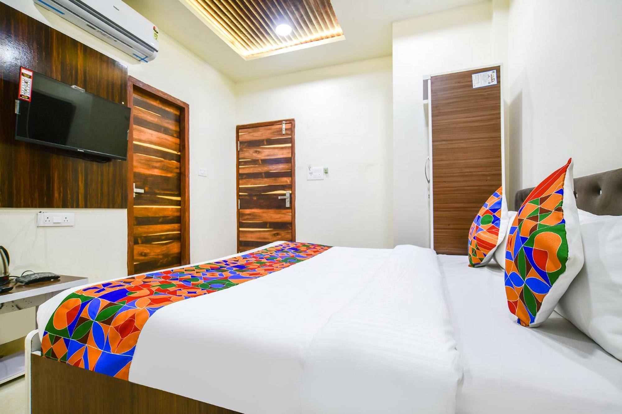 אינדורה Fabhotel Crown Park מראה חיצוני תמונה